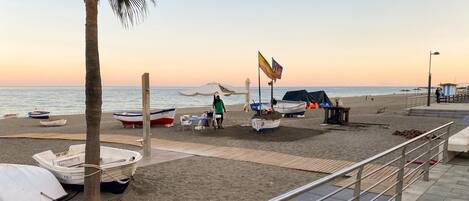 Una spiaggia nelle vicinanze