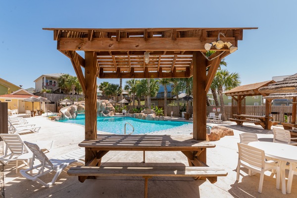 Alberca al aire libre y alberca climatizada