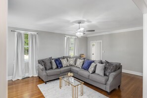 Living area - Royal Villa! (Jackson)