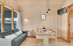 TV - Cozy home in Tranekær with kitchen (Tranekær)