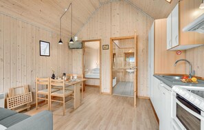 Fridge, stovetop - Cozy home in Tranekær with kitchen (Tranekær)