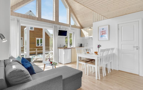 Living area - Cozy home in Tranekær with kitchen (Tranekær)