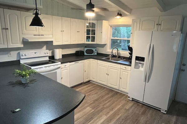 Frigorífic, microones, forn i placa de cuina