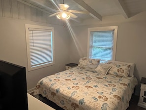 3 bedrooms, travel crib, free WiFi, bed sheets