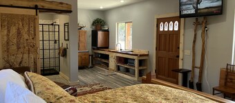 Lovely cottage on horse farm with petting zoo and trails