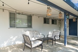 Terrace/patio - Cozy home w/ pool table-Family getaway (Elk Grove)
