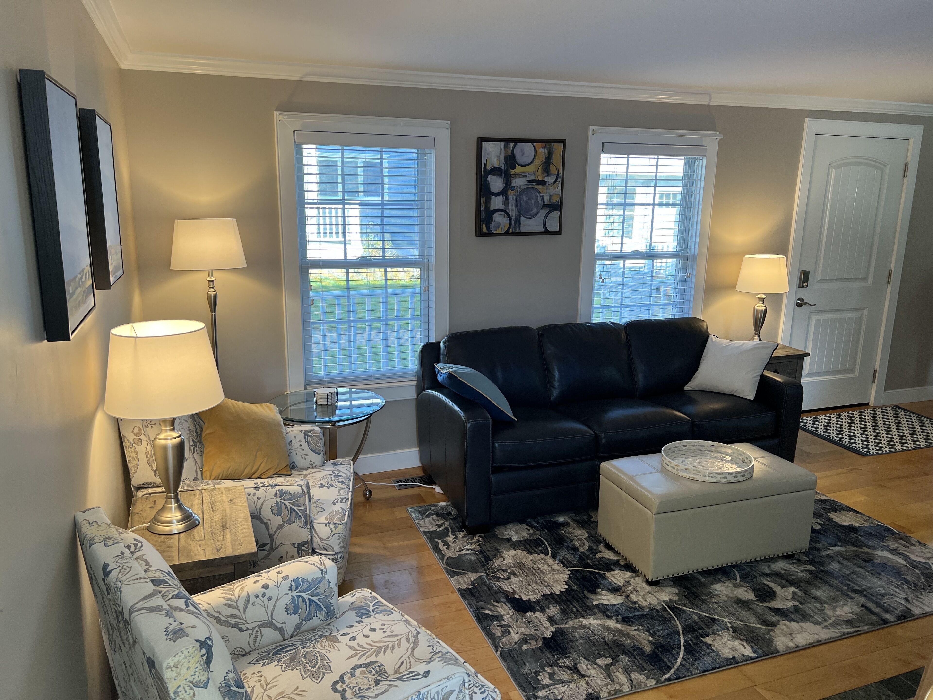 Walker's Delight: 2 BR, 2 BA, w/ central air and 2 car pkg in the center of town