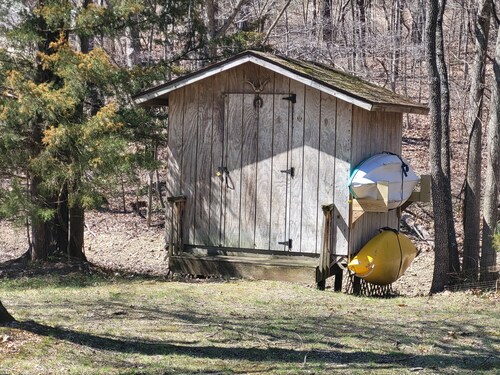 6-bedroom vacation home just 10 minutes from town.