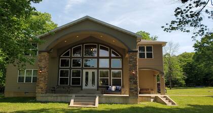 6-bedroom vacation home just 10 minutes from town.