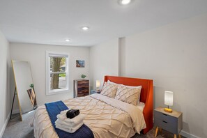 3 bedrooms, desk, iron/ironing board, travel crib