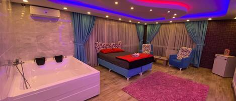 Luxury Penthouse | 1 bedroom, hypo-allergenic bedding, in-room safe, blackout drapes