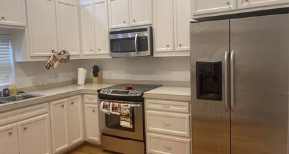Romantic Two Bedroom Condo W/Hot Tub