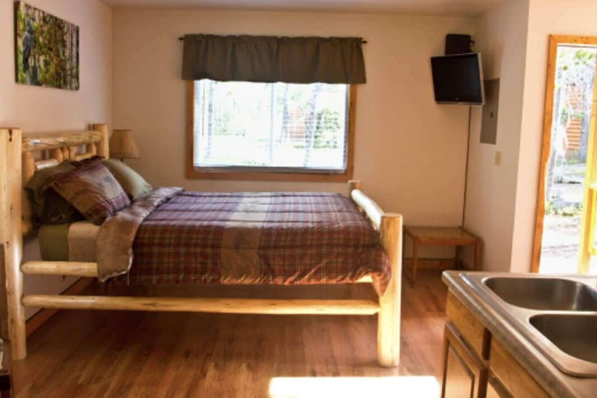 Executive Cabin | Premium bedding, individually decorated, individually furnished