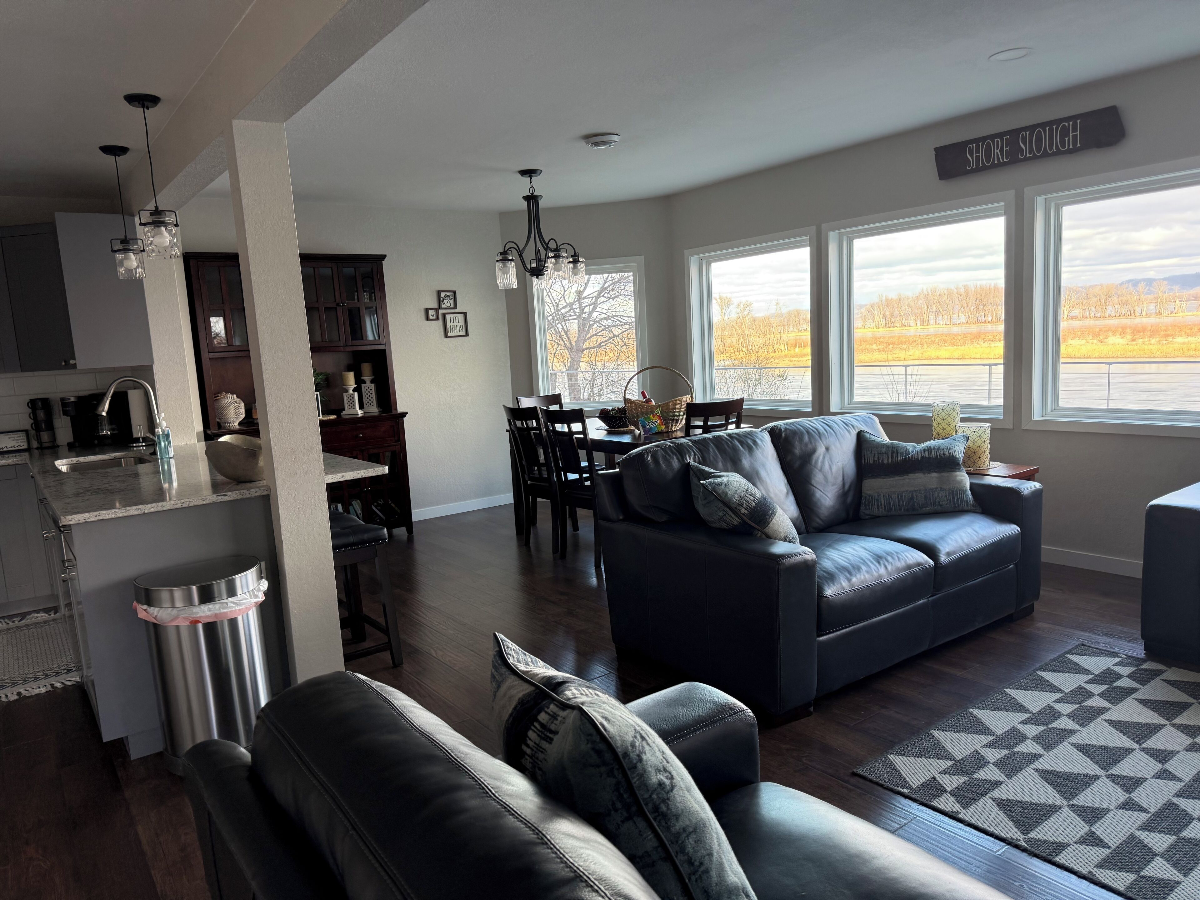 Smart TV, books, music library, stereo