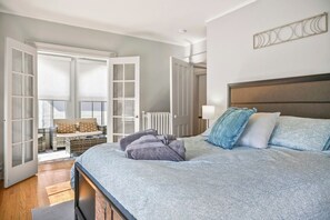 4 bedrooms, desk, iron/ironing board, free WiFi
