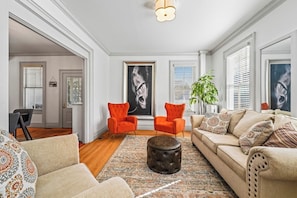 Smart TV - Charming Historic Downtown Saratoga Springs home. (Saratoga Springs)