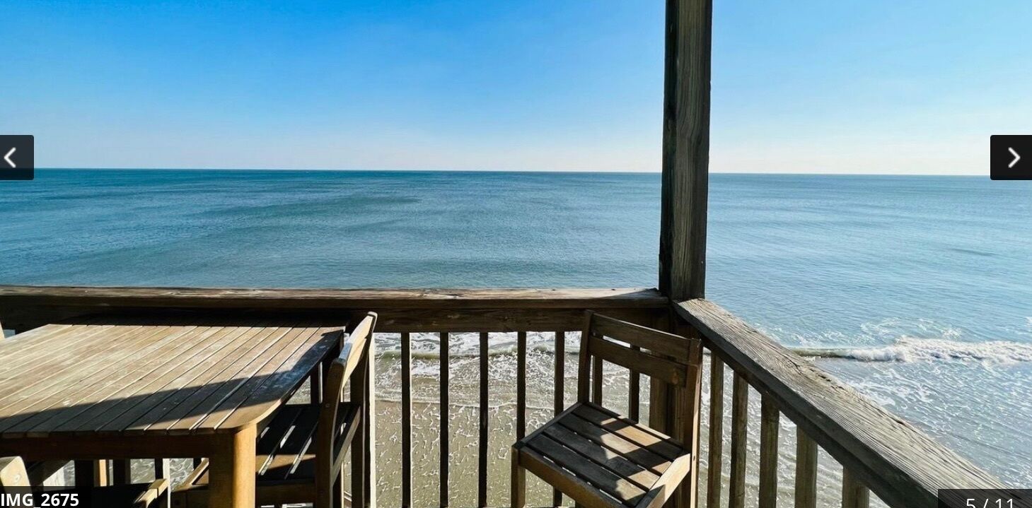 Beachfront Condo with Amazing Top Floor View (Sleeps 6)