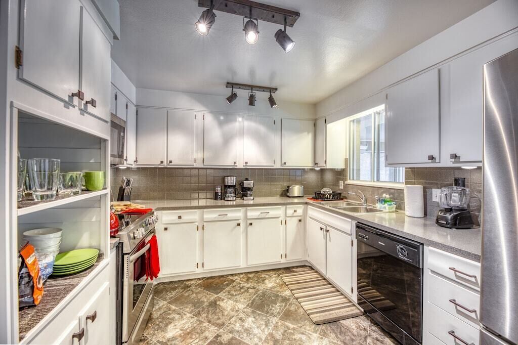 Quiet Sunlit Retreat w many Travel Amenities n Grg