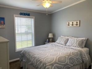 4 habitaciones, tabla de planchar con plancha y cuna de viaje 