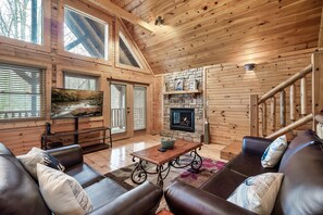 Smart TV, caminetto, videogiochi