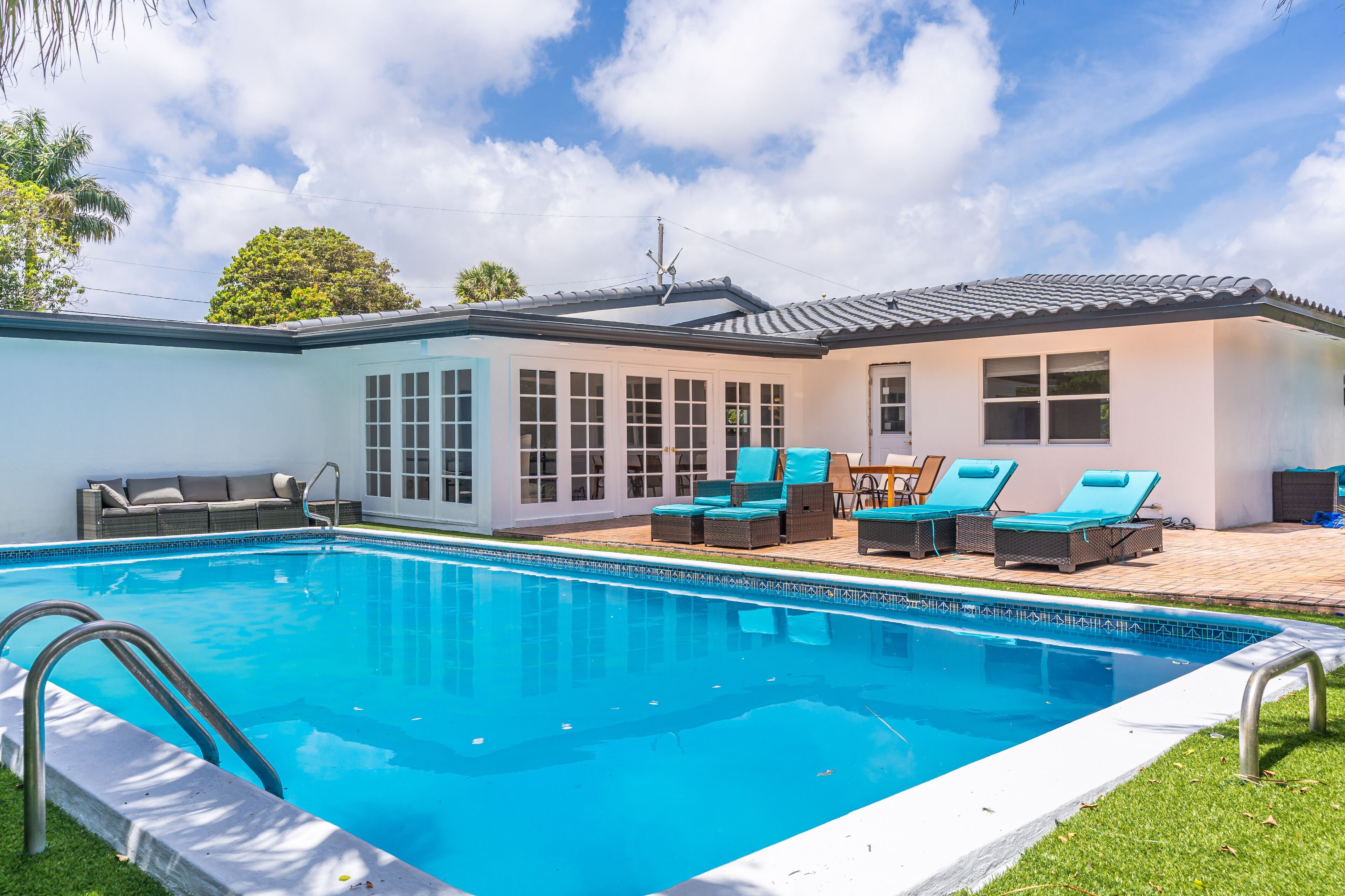 Outstanding Lux Pool Villa in Hollywood Beach