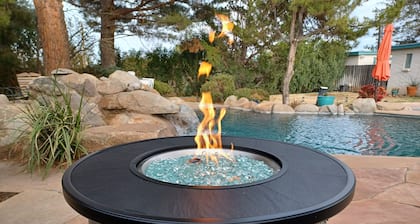 Cardinal Oasis, King, 1-bdrm, luxury shower, kitchen, pool/hot tub, BBQ, firepit