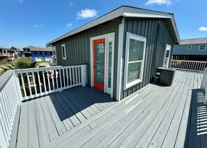 Property grounds - 2-bedroom vacation home just a short walk to Surfside Beach (Freeport)