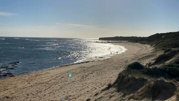 Beach nearby, sun-loungers, beach towels