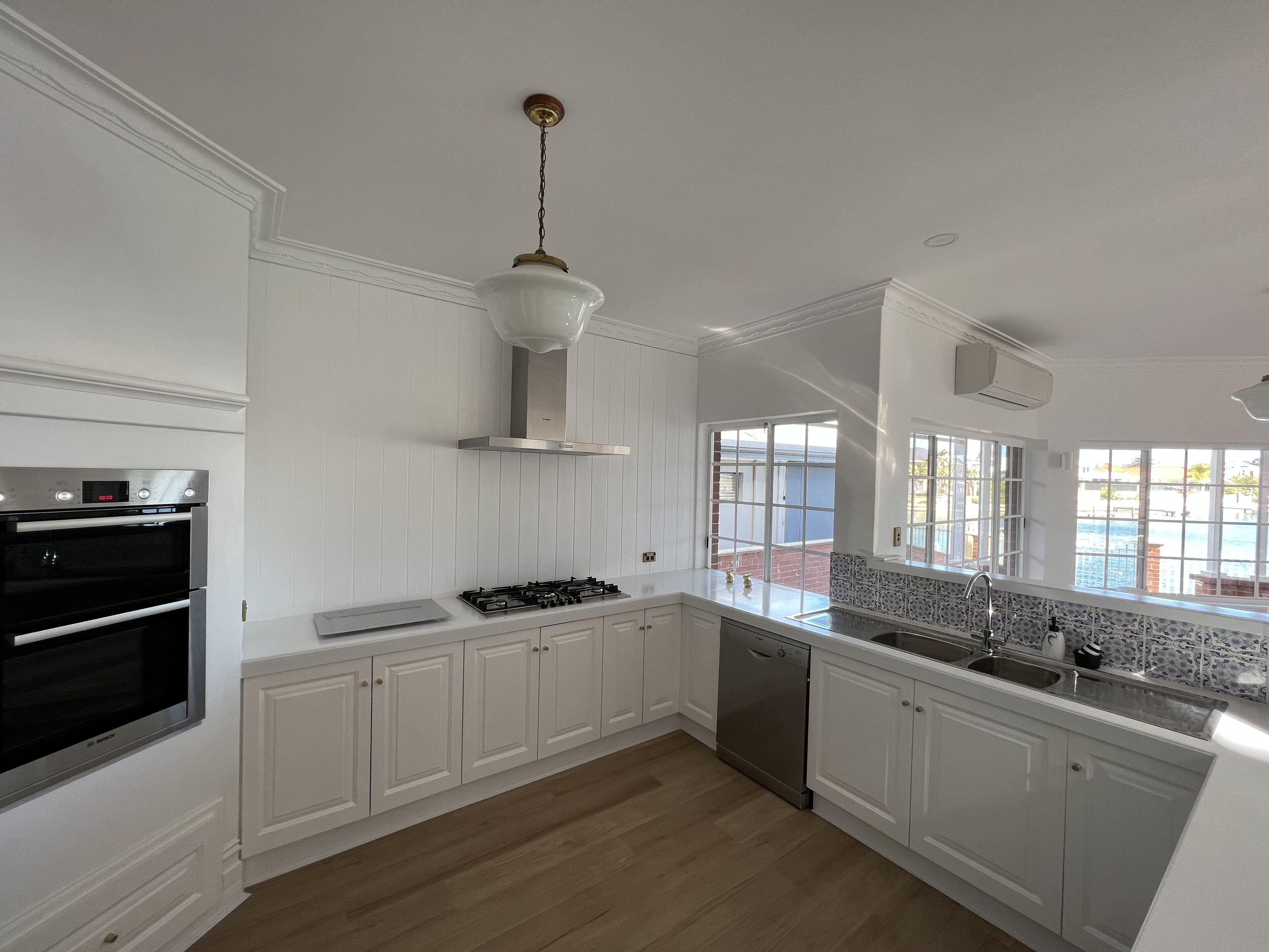 Mandurah Canal Front Luxury Living — image 18
