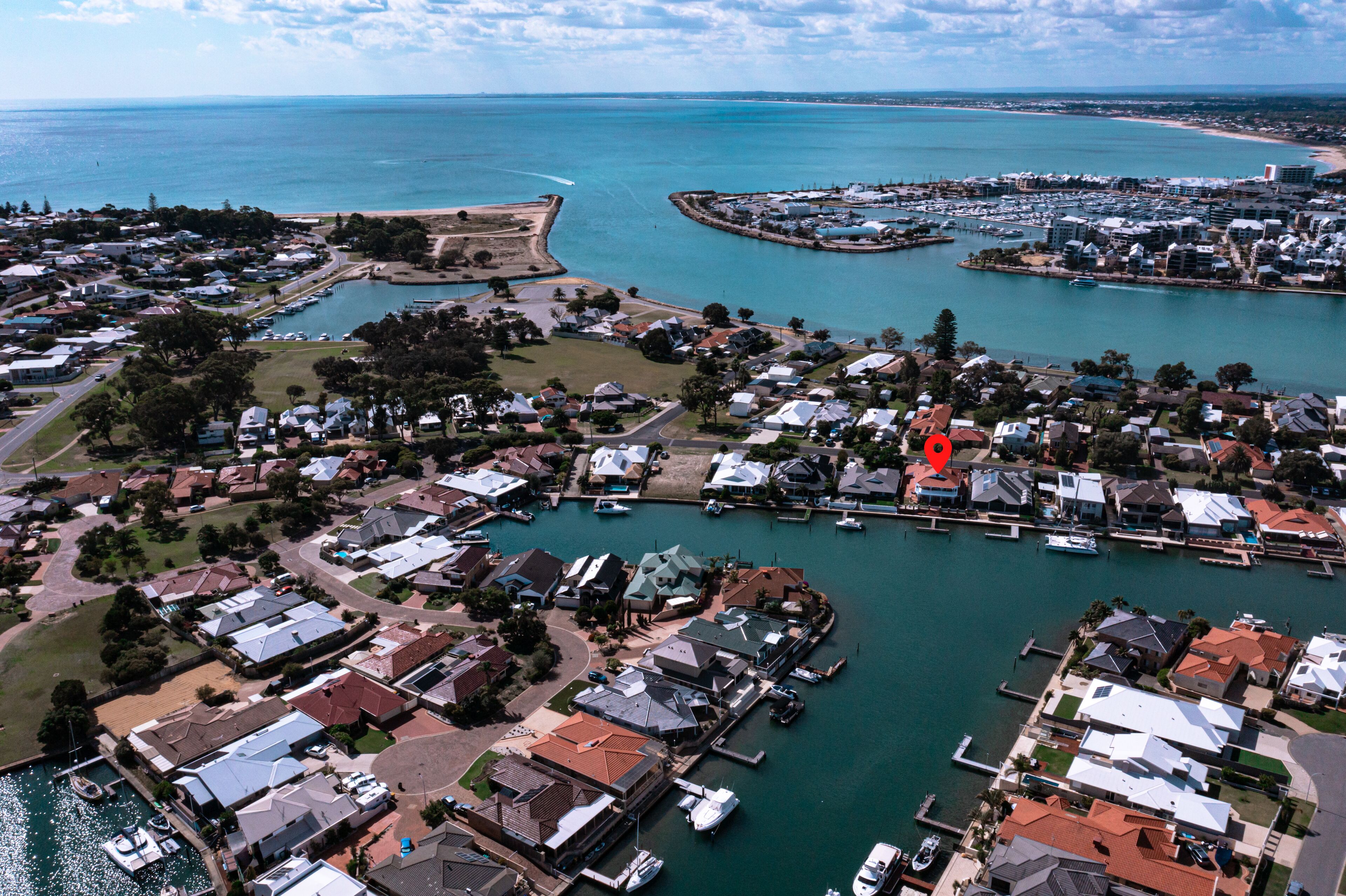 Mandurah Canal Front Luxury Living — image 2