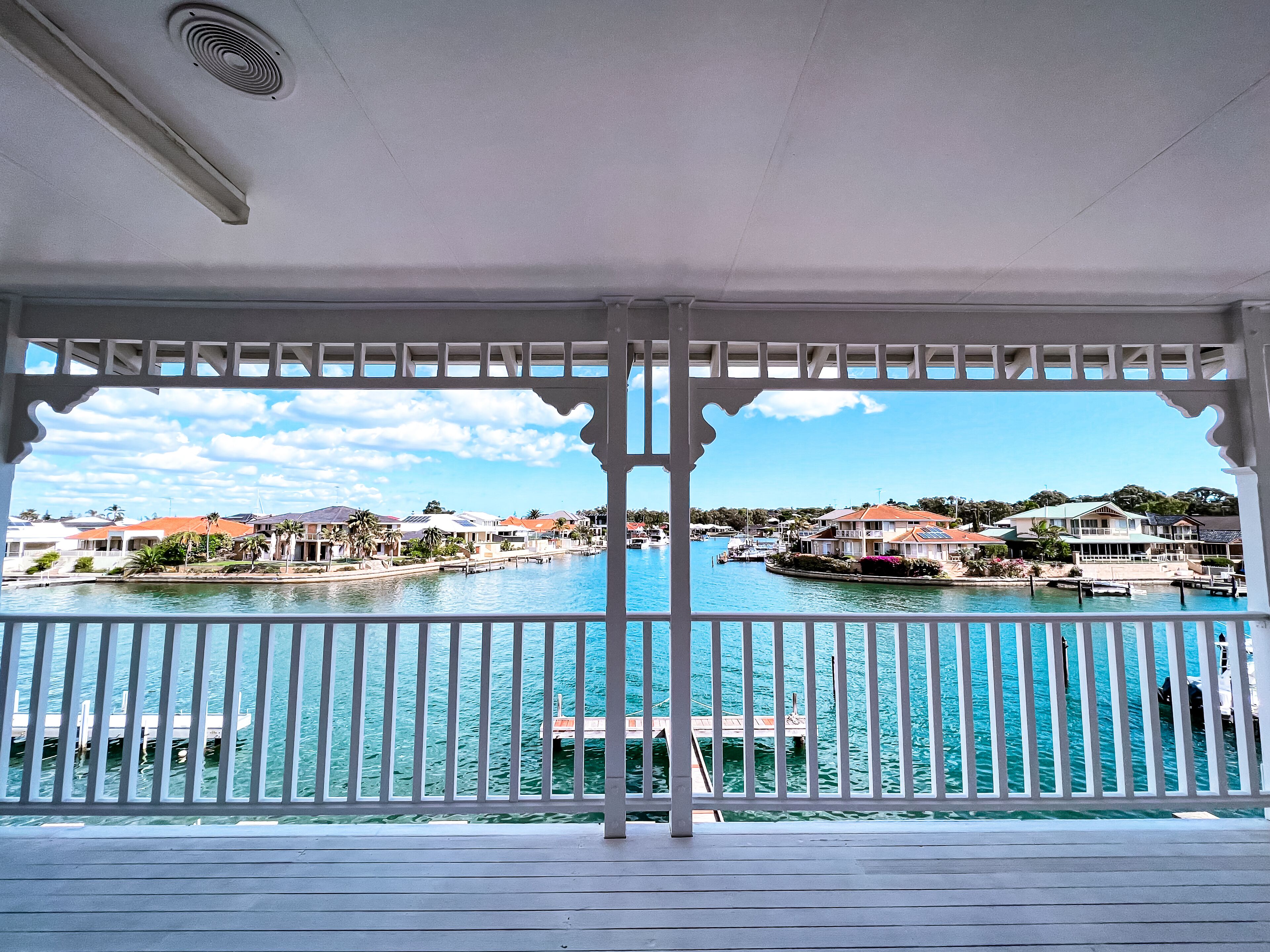 Mandurah Canal Front Luxury Living — image 7