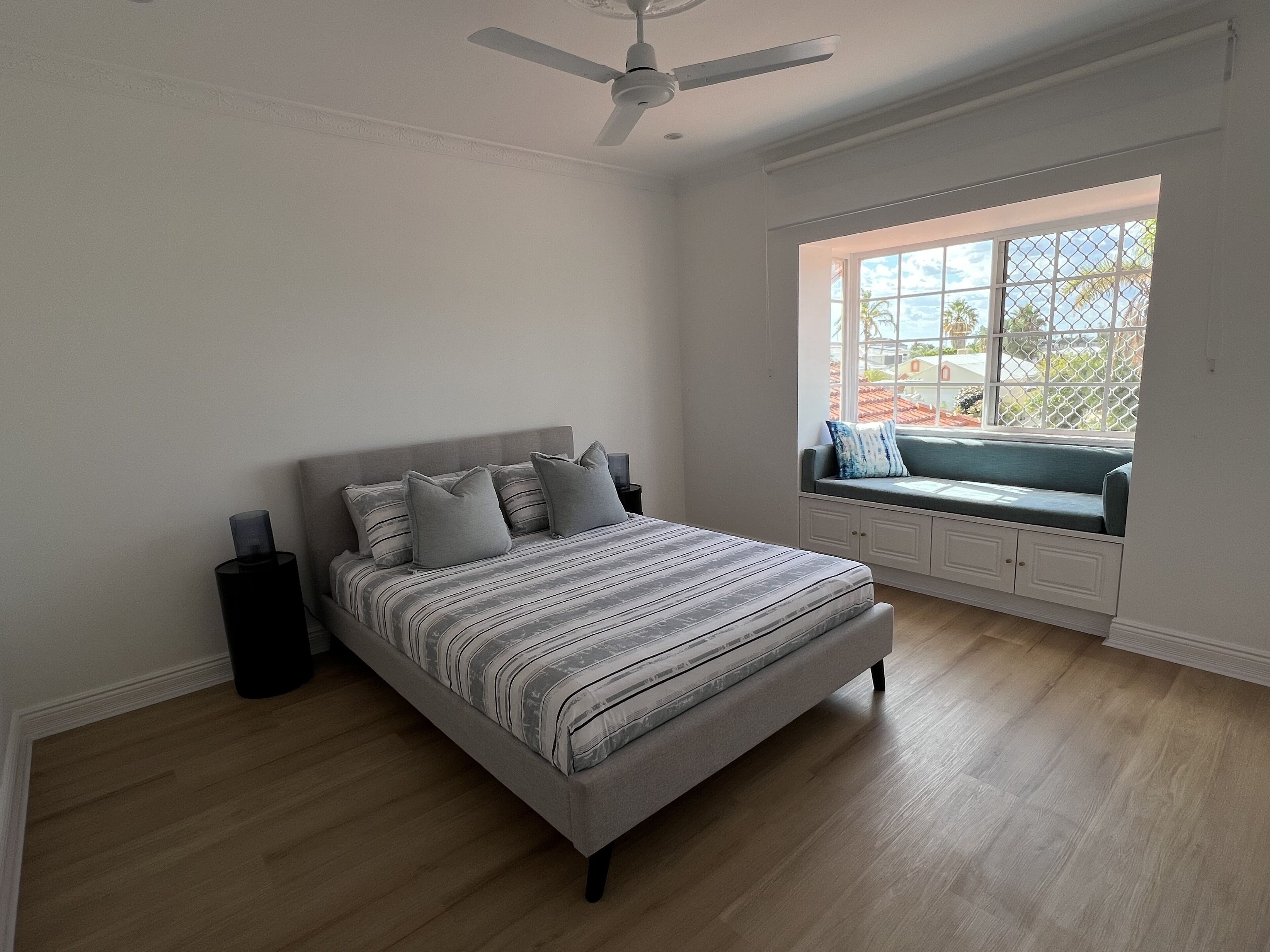 Mandurah Canal Front Luxury Living — image 12