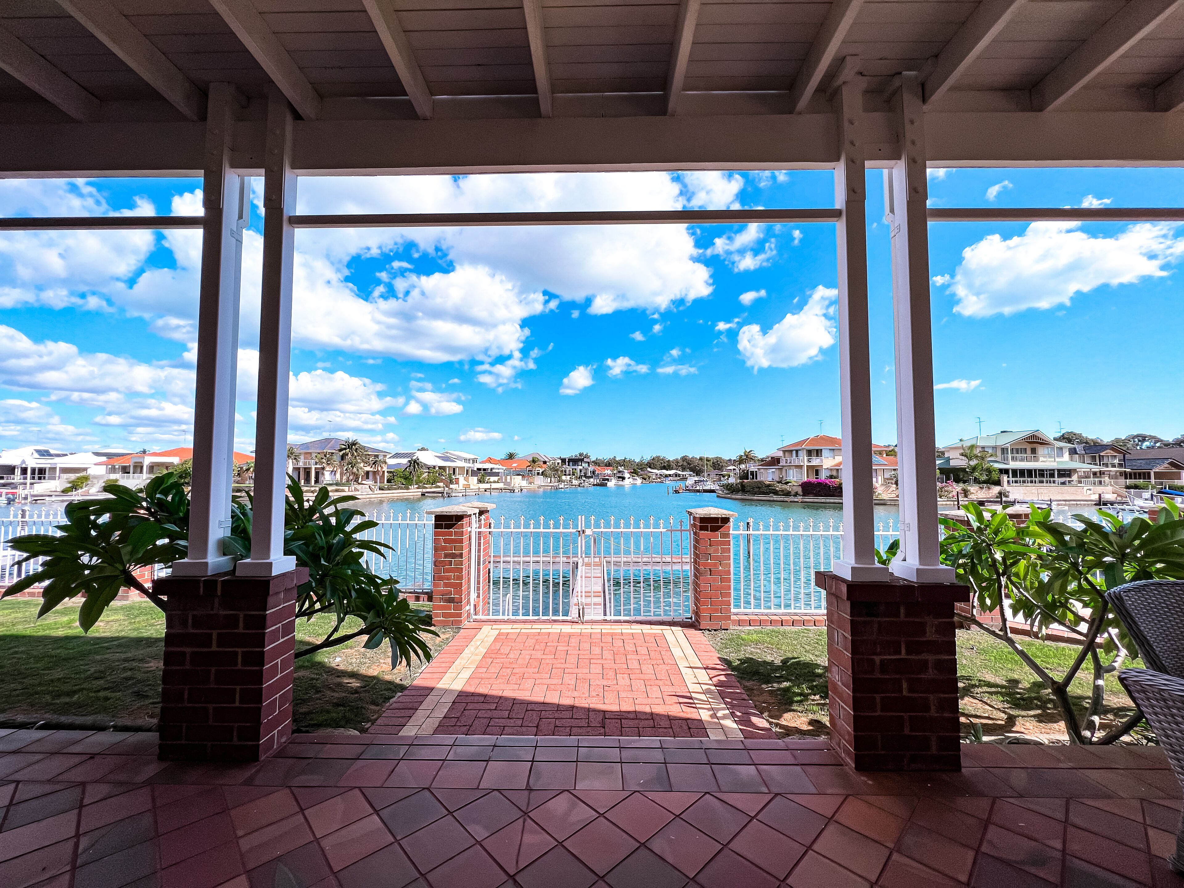 Mandurah Canal Front Luxury Living — image 9