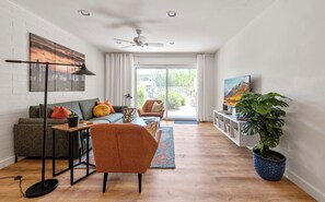 Smart TV, books - Walk to Old Town, Heated Pool, Fast Internet,  Continental Breakfast included.  (Scottsdale)