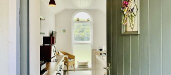 1 Bed Cottage - Sleeps 2 - Parking - Wifi
