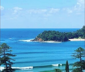 Ranta lähistöllä, rantapyyhkeitä