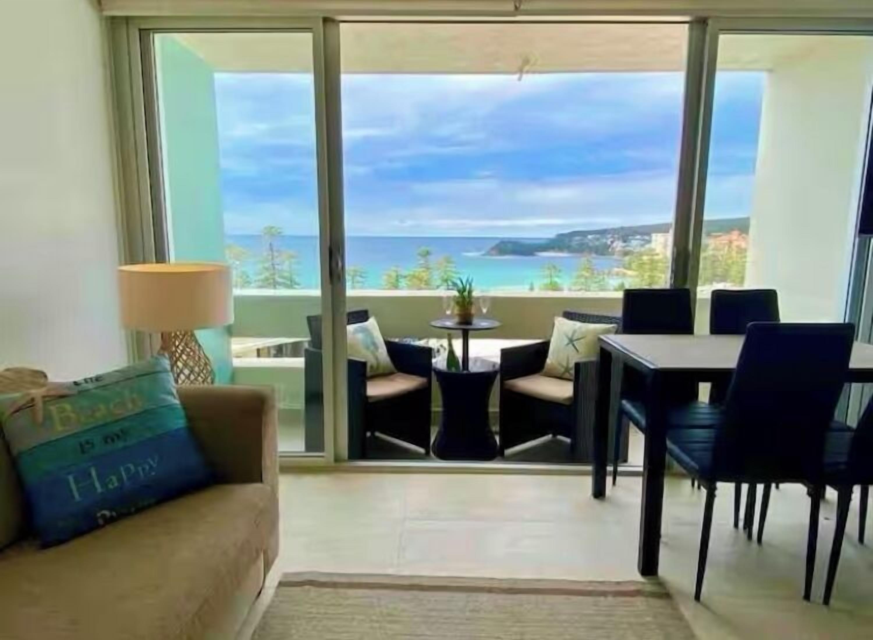 Smart TV, Netflix, books, streaming services