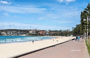 Playa en los alrededores y toallas de playa 