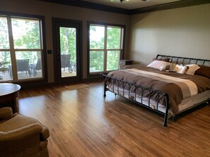 5 bedrooms, WiFi, bed sheets