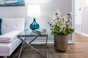 Smart TV, Netflix, streaming services - Eado/Monthly Discounts/King Bed/Close to UH, NRG, Toyota Center
(Houston)