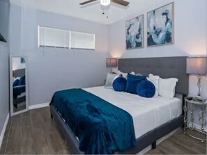 1 bedroom, desk, iron/ironing board, free WiFi - Eado/Monthly Discounts/King Bed/Close to UH, NRG, Toyota Center
(Houston)