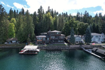 Fantastic Location, SW Corner of the Lake Between Country Club and Marina