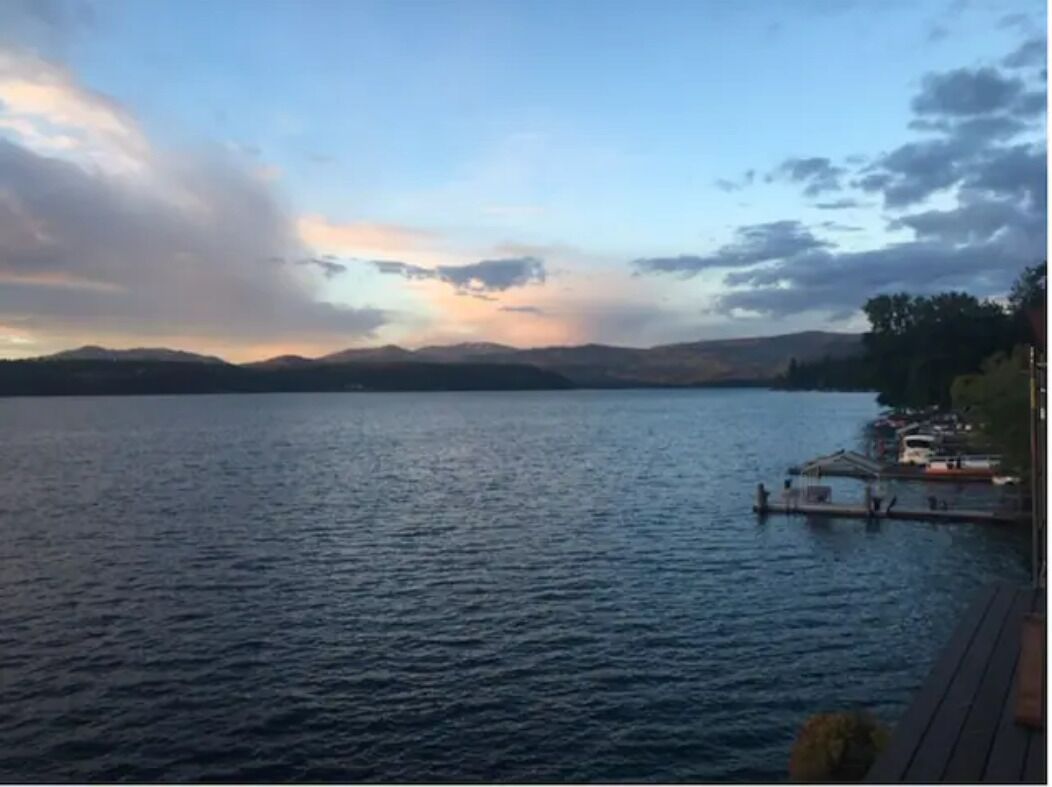 Fantastic Location, SW Corner of the Lake Between Country Club and Marina