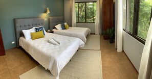 3 bedrooms, desk, free WiFi, bed sheets - Chauffeur & Concierge included Luxury Jungle/Beach Pool @ Villa Tiquicia (Quepos)