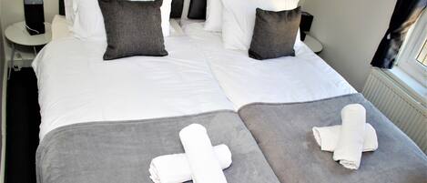 5 chambres, bureau, fer et planche à repasser, Wi-Fi gratuit