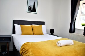 5 slaapkamers, een bureau, een strijkplank/strijkijzer, gratis wifi