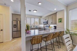 Fridge, microwave, oven, stovetop - Private townhome steps from the beach and right next to the pool (Longboat Key)