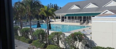 Piscine extérieure, piscine chauffée