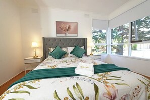 4 室のベッドルーム、アイロン / アイロン台、旅行用ベビーベッド、WiFi (無料)