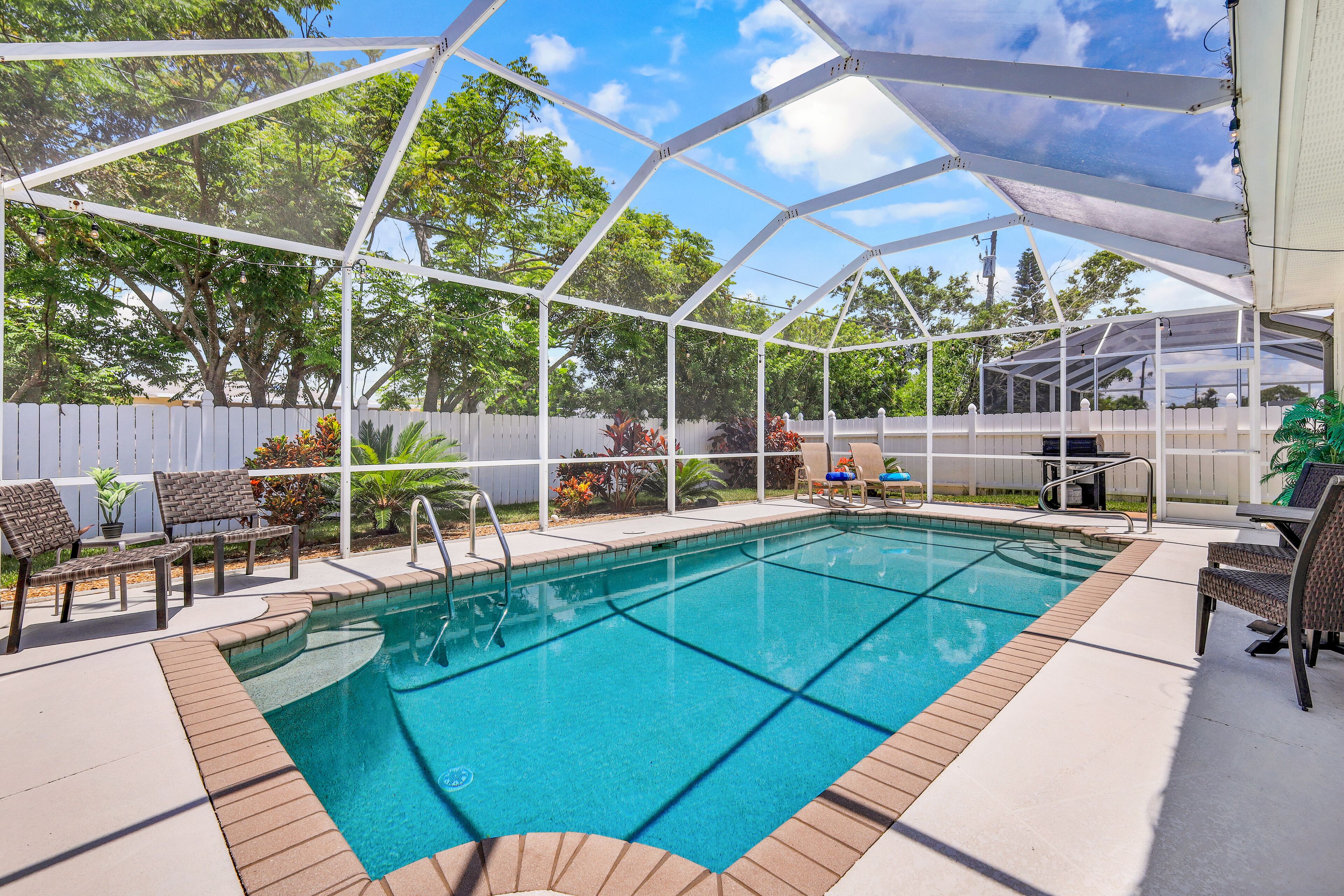 Life's a Beach - Approx 1 Mile To The Beach!  Heated Pool, Complimentary House Attendant!